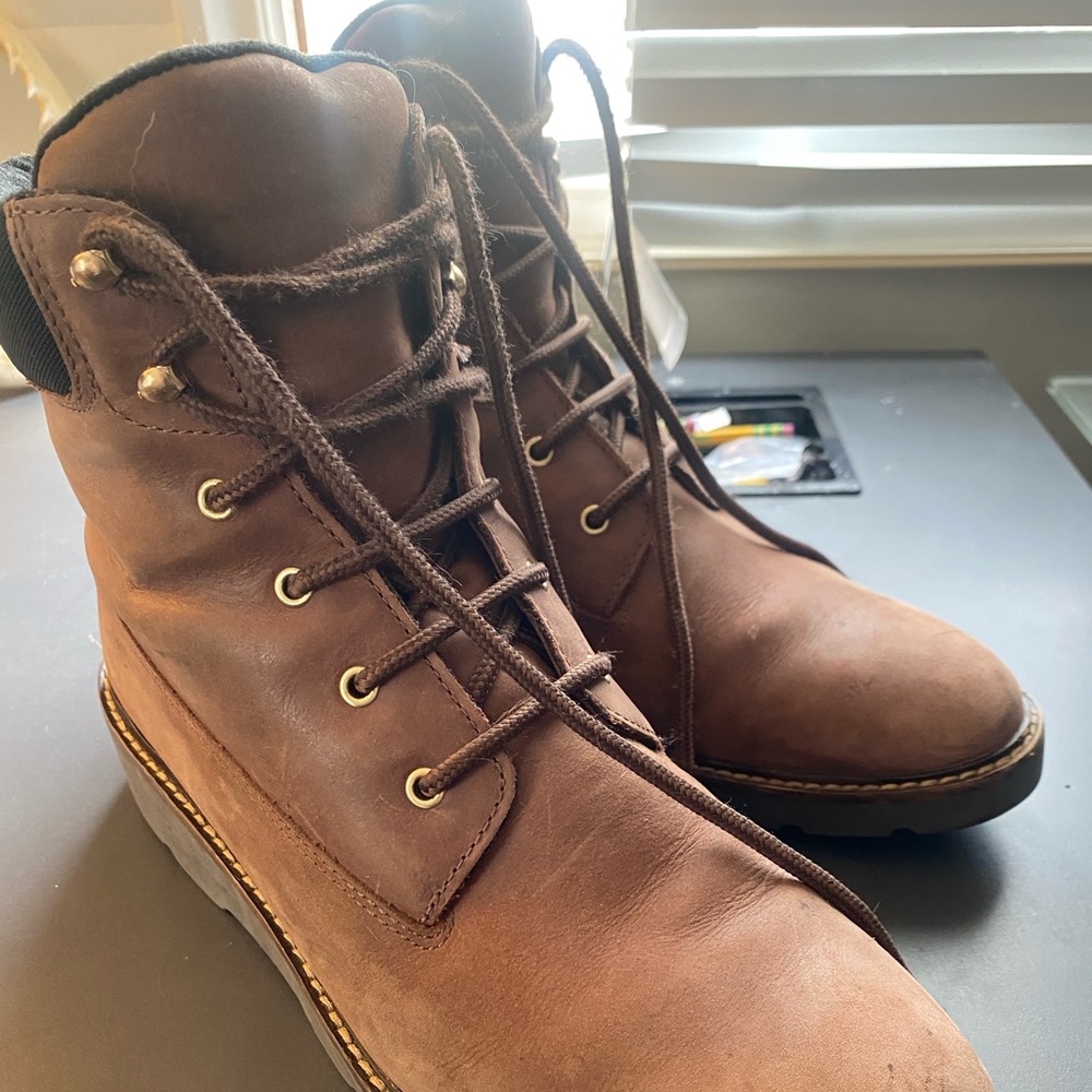 US 10 brown leather strap boots